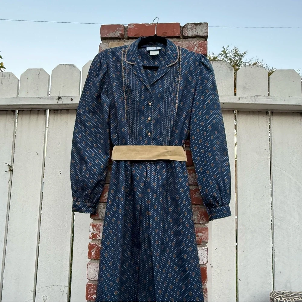 Vintage 70a Leslie Fay Navy Patterned Dress with Beige Belt - Picture 2 of 8